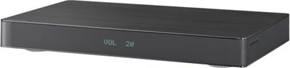 Rechteckige schwarze Soundbar von Panasonic SC-HTE80EGK, weiße Lautstärketasten, Frontansicht auf hellgrauem Hintergrund