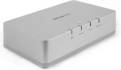 Arcam RDac lysegrå audio DAC-konverter, set ovenfra, med 4 grønne LED'er og 1 USB på forsiden