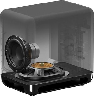 Μαύρο υπογούφερ Sony SA-SW5, με περίβλημα από μαύρο υλικό με υφή και στρογγυλεμένες γωνίες, ημι-διαφανής προοπτική αριστερής μπροστινής όψης που αποκαλύπτει το εσωτερικό κυκλικό ηχείο με μεταλλικό πλαίσιο και τις δύο μπροστινές θυρίδες εξαερισμού στη βάση.
