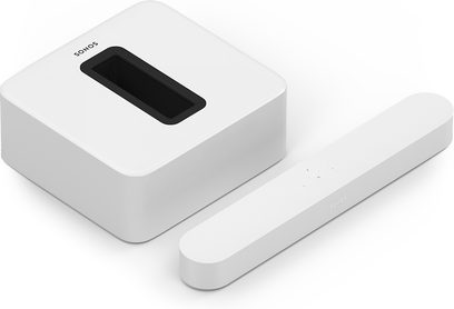 Bílý soundbar Sonos Beam a subwoofer Sub, zepředu a z úhlu, umístěné na bílé ploše