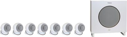 Pacote 5.1.2 Eole 4 branco Cabasse composto por 7 caixas acústicas esféricas brancas e um subwoofer cúbico preto com grelha circular, sobre fundo branco