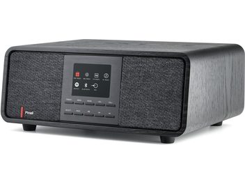 Tischradio Pinell Supersound 501 aus dunkelgrauem Holz mit schwarzer gebürsteter Metallfront, anthrazitfarbenen Lautsprecherabdeckungen auf beiden Seiten eines Farbdisplays über einer Reihe von Tasten, Ansicht aus drei Vierteln von vorne