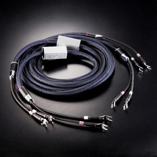 Audio kabel Furutech Speaker Reference III-04-N1 2 m černý, banánkové konektory, opletený, na černém pozadí, pohled shora