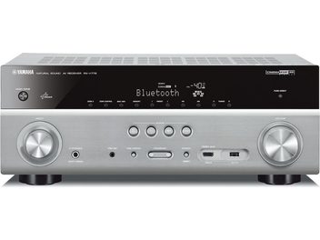 Yamaha RX-V779 titano namų kino stiprintuvas, priekinis vaizdas, mėlynos spalvos ekranas, priekinėje dalyje esantys mygtukai ir lizdai