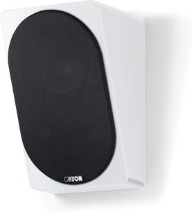 Boxă Dolby Atmos Canton AR 5 alb mat, grilaj textil negru oval, design de perete înclinat văzut din trei sferturi