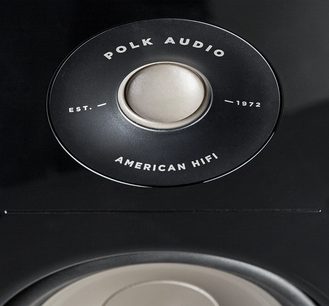 Polk Audio American HiFi-højttaler, nærbillede af forsiden, der viser den centrale diskant og det indgraverede logo