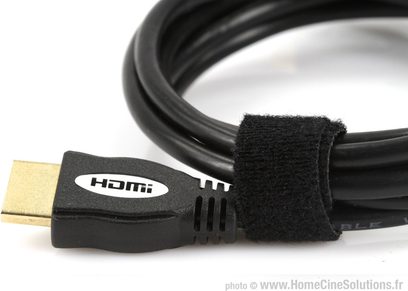 Kabel HDMI Neutrino Essential 3m, czarne złącza, czarna opleciona osłona, zbliżenie na zakrzywione zakończenie