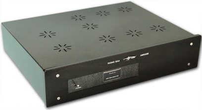 Preamplificatore fonorivelatore Lector Audio FONIX nero, vista frontale, 8 fori rotondi sulla parte superiore, pannello frontale con prese e manopole