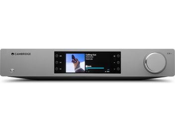 Cambridge Audio CXN100 võrgupleier eestvaates, värvilise ekraaniga, millel kuvatakse kasutajaliides, parempoolsel küljel asub juhtimisratas