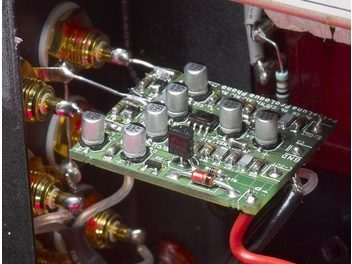 PrimaLuna PhonoLogue elektronikkort med elektroniske komponenter, kondensatorer og modstande, tæt ovenfra-udsigt