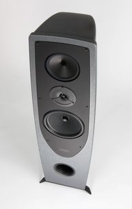 Enceinte colonne Rega Aya gris métallisé, vue de face, 3 haut-parleurs circulaires alignés verticalement sur la face avant