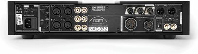 Naim Audio NAC 332 stereo ön yükselteç, siyah fırçalanmış metal ön panel, IEC Power konnektörleri, çok pinli DIN soketleri, 3 pinli XLR, altın kaplı RCA, yüzer/topraklama varsayılan/toprak seçici, beyaz serigrafi, arka görünüm