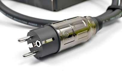 Napájecí kabel Cardas Clear Reflection Power 1,5 m, konektory Schuko a IEC, transparentní plášť, viditelné vodiče