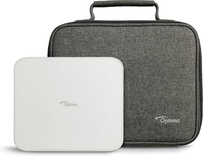 Optoma ML1080ST hvid videoprojektor og grå transporttaske, set forfra på hvid baggrund