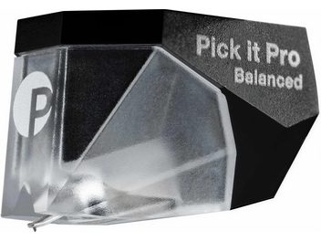 Kazeta pre hi-fi gramofónovú prenosku Pick It Pro Balanced, čierne hranaté telo, priehľadný kryt, biele kruhové logo, pohľad v perspektíve