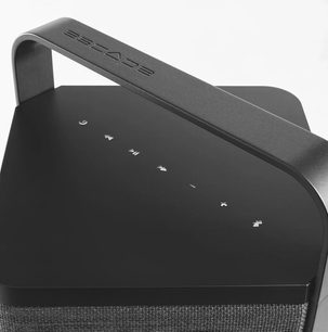 Bluetooth reproduktor Escape P6 BT černý, pohled shora, horní strana s ovládacími tlačítky, matná černá texturovaná povrchová úprava