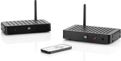Trådløs sender JBL WEM-1 sort, to rektangulære bokse med antenne, knapper og indikatorlys, og en fjernbetjening