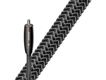 Kabel koncentryczny cyfrowy Audioquest Diamond o długości 0,75 m, metalowa końcówka, czarna opleciona osłona w zygzakowatym wzorze na białym tle