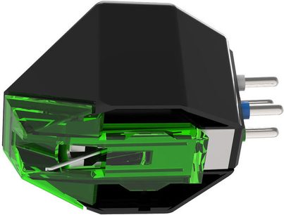 Goldring E2 sort og grøn vinylplade-pickup, set oppefra i nærbillede, med krombelagt arm og nål