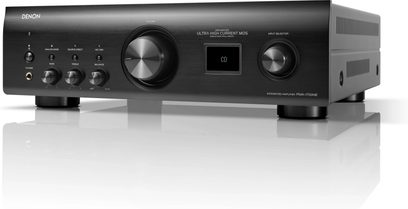 Hi-fi stereo zesilovač Denon PMA-1700NE černý, pohled zepředu, čelní panel v černé barvě se stříbrnými tlačítky a ovladači, digitální displej