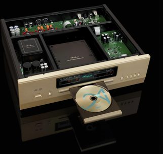 Cititor CD de înaltă fidelitate Accuphase DP-570, vedere de sus, capac deschis, circuite electronice vizibile, sertar CD deschis