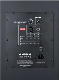 Bakpanel på en Fluid Audio FX80 forsterket høyttaler med audiokontakter og volumkontroller for hver frekvensområde