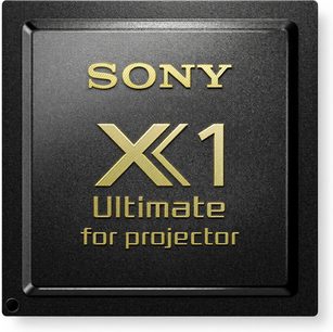 Černý čtvercový elektronický modul "Sony X1 Ultimate for projector" s pozlaceným reliéfním nápisem na matném černém pozadí