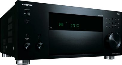 Onkyo TX-RZ1100 sort hjemmebiografsforstærker, set forfra, sort front med grøn skærm der viser "DTS:X", knapper og stik