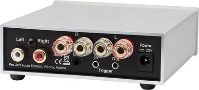 Pro-Ject AMP BOX S2 forstærker i sølv, set forfra, med forgyldte RCA-stik og sort tænd/sluk-knap