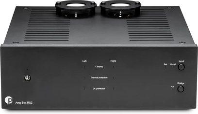 Võimendusaste Pro-Ject Amp Box RS2 must, eestvaade, must korpus ülemiste restidega ja nuppudega paremal