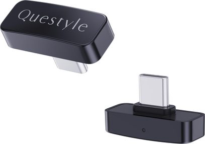 Гланцовочерен Questyle QCC DONGLE PRO донгъл с USB‑C конектор, показан под два различни ъгъла