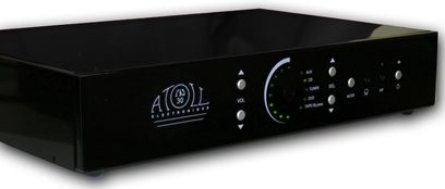 Juodai laukuotas stereo hi-fi stiprintuvas Atoll Electronique IN30, priekis su mygtukais, rankenėlėmis, LED ekranu, vaizdas iš priekio