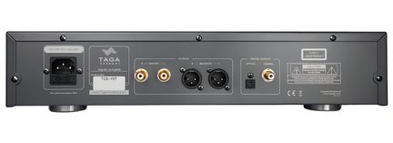 Vista posteriore di un lettore CD con connettore di alimentazione, 2 uscite analogiche RCA, 2 uscite XLR, 1 uscita ottica, 1 uscita coassiale
