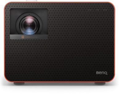Benq X3100i videoprojektor, sprednji pogled, črno pravokotno ohišje s šesterokotno mrežico, centralno nameščena leča z rdečim obročem