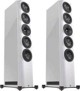 Sloupové reproduktory Perlisten S7t v bílém laku, pohled zepředu v mírné perspektivě, 4 kruhové reproduktory a 1 centrální výškový reproduktor na každém reproduktoru