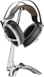 Aksesuārs HI-FI austiņām Meze Audio, Manta Headphone stand chrome edition, izliekts metāla statīvs, melnas austiņas ar apaļiem spilventiņiem, koka galvas stīpa un teksturēta augšējā josla, trīs ceturtdaļu skats