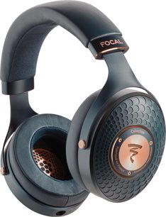 Åbent hi-fi hovedsæt fra Focal Celestee, i marineblå og kobberfarve, med ovale ørepuder og perforeret metalrist på ørekopperne
