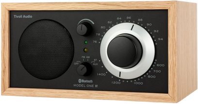 Tivoli Model One BT bordradio i svart eik, svart front med rund høyttaler og stor justeringsknapp