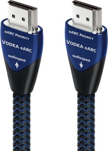 Due cavi HDMI Audioquest Vodka eARC, connettori argentati, guaina blu intrecciata, vista frontale su sfondo bianco