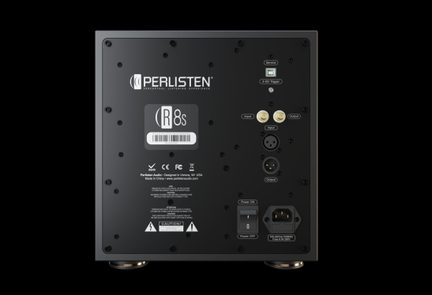 Zadní panel z černého kovu u basového reproduktoru Perlisten R8s, vstupy a výstupy RCA/XLR, vypínač, IEC konektor