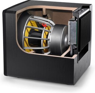 Сабвуфер JL Audio E-Sub e112 в черно лак, разрязан поглед, показващ жълтия високоговорител и вградения усилител