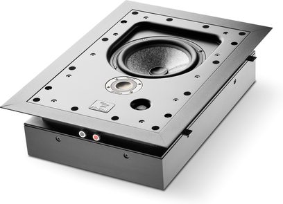 Indbygget Focal Electra IW 1002 Be2 højttaler, set oppefra, rektangulært sort kabinet med cirkulær sølvfarvet højttaler i midten