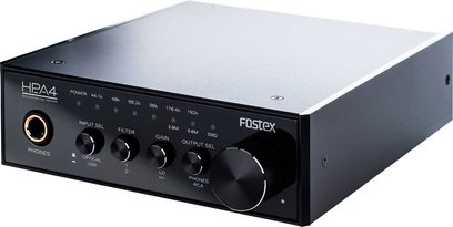 Fostex HP-A4 svart hodetelefonforforsterker, forfra, med knapper, innganger og velgere på frontpanelet