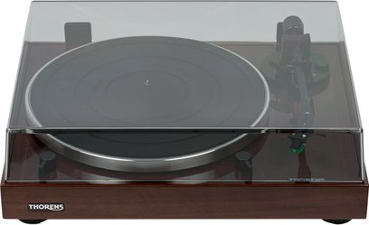 Hi-Fi gramofon TD 202 v ořechovém provedení s obdélníkovým podstavcem v dřevěném designu, černým kruhovým talířem, raménkem a průhledným krytem