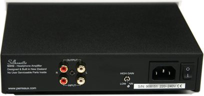 Perreaux Silhouette SXH2 melns austiņu priekšpastiprinātājs, skats no priekšpuses, ar austiņu ligzdām un audio ieeju/izeju aizmugurē