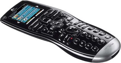 Logitech Harmony One Universalfernbedienung in Schwarz, Frontansicht, mit farbigem Touchscreen, beleuchteten Tasten und ergonomisch geschwungener Form