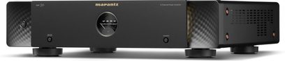Sort Marantz flerkanals effektforsterker med ren front, sentralt plassert rundt VU-meter og diskrete knotter