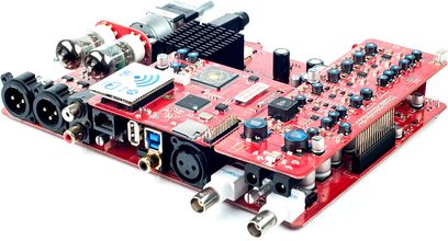 iFi Audio iDSD Pro 4,4 mm rød DAC-lydkonverter, set oppefra, med synlige elektroniske komponenter