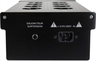 Multiprise Bada LB6610 negra de 8 tomas, vista frontal, interruptor, luces indicadoras, entrada 210-250V, carcasa rectangular de plástico