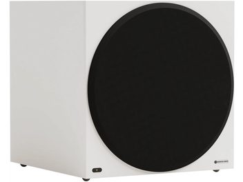 Monitor Audio Vestra W15 balts zemfrekvences skaļrunis ar kubveida lakota koka korpusu, liels melns apaļš režģis priekšpusē, indikators apakšējā kreisajā stūrī un logotips apakšējā labajā stūrī, skats no priekšpuses pa kreisi trīs ceturtdaļās
